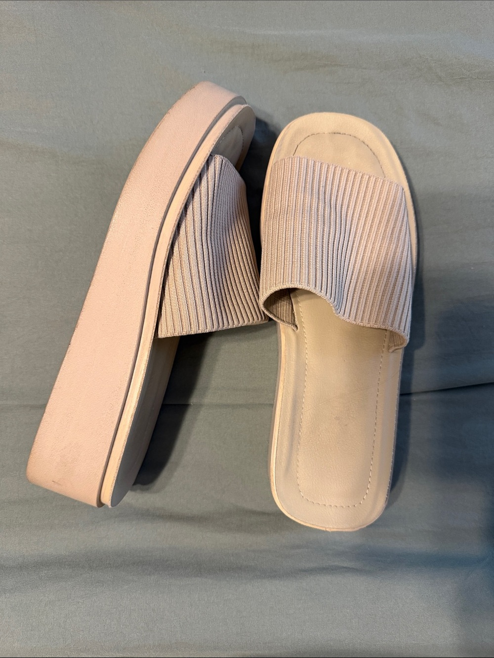 Women's Slide Sandals in tan - Platform Ribbed Upper